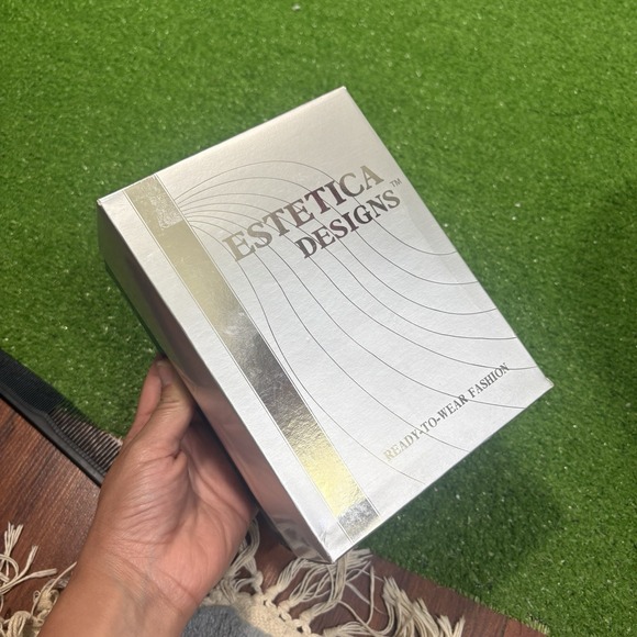 Estetica Designs Short Bob Bangs Women's Black Wig 100% Modacrylic Straight - Picture 12 of 12